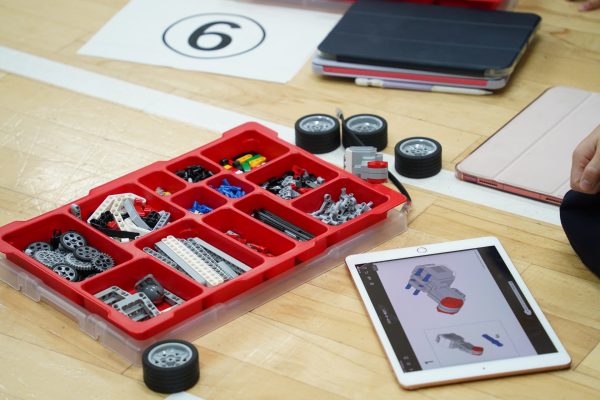 考えて、動かして、また考える。