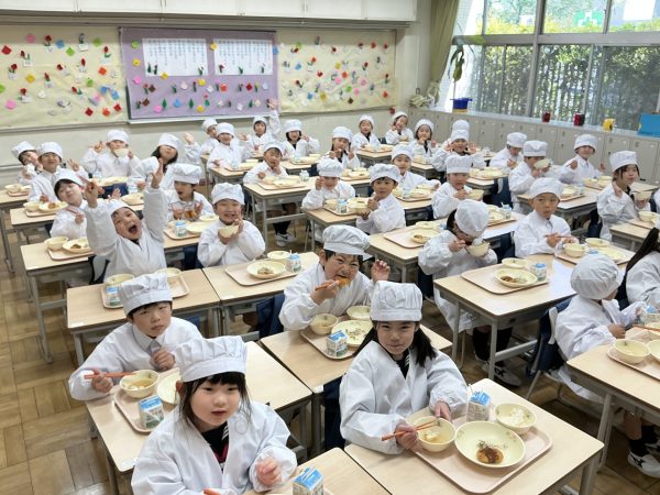 １年生　はじめての給食